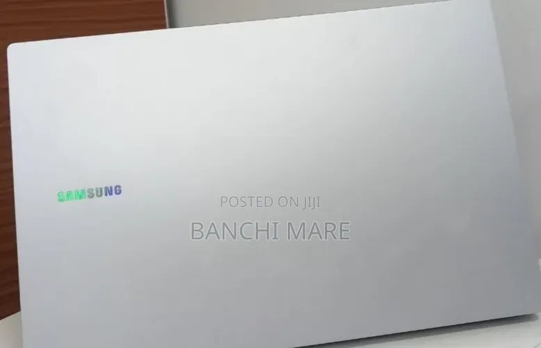 New Laptop Samsung Galaxy Book4 8GB Intel Core 5 SSD 512GB
