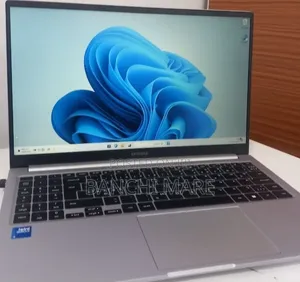 New Laptop Samsung Galaxy Book4 8GB Intel Core 5 SSD 512GB