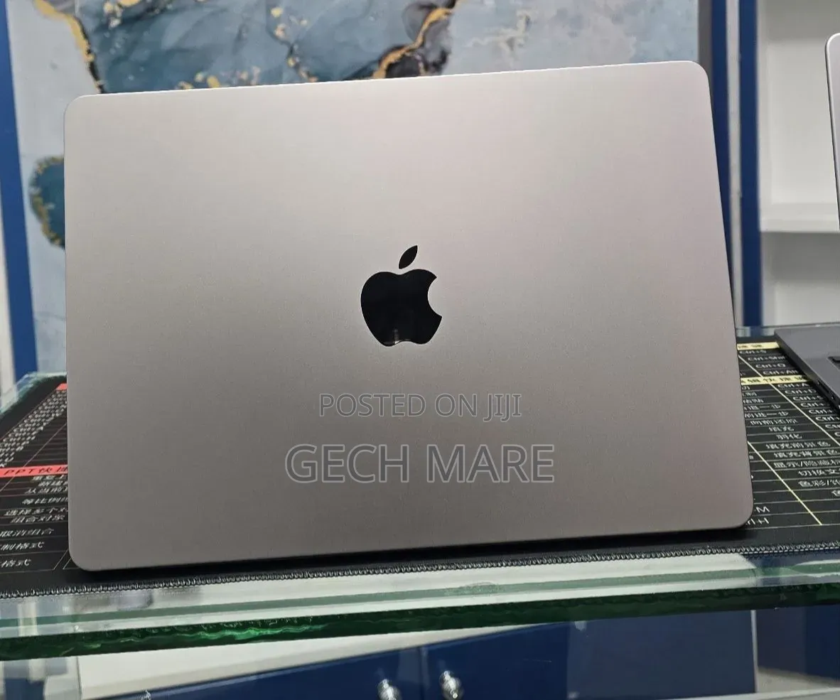 New Laptop Apple MacBook Air 2022 M2 16GB Apple M2 SSD 512GB
