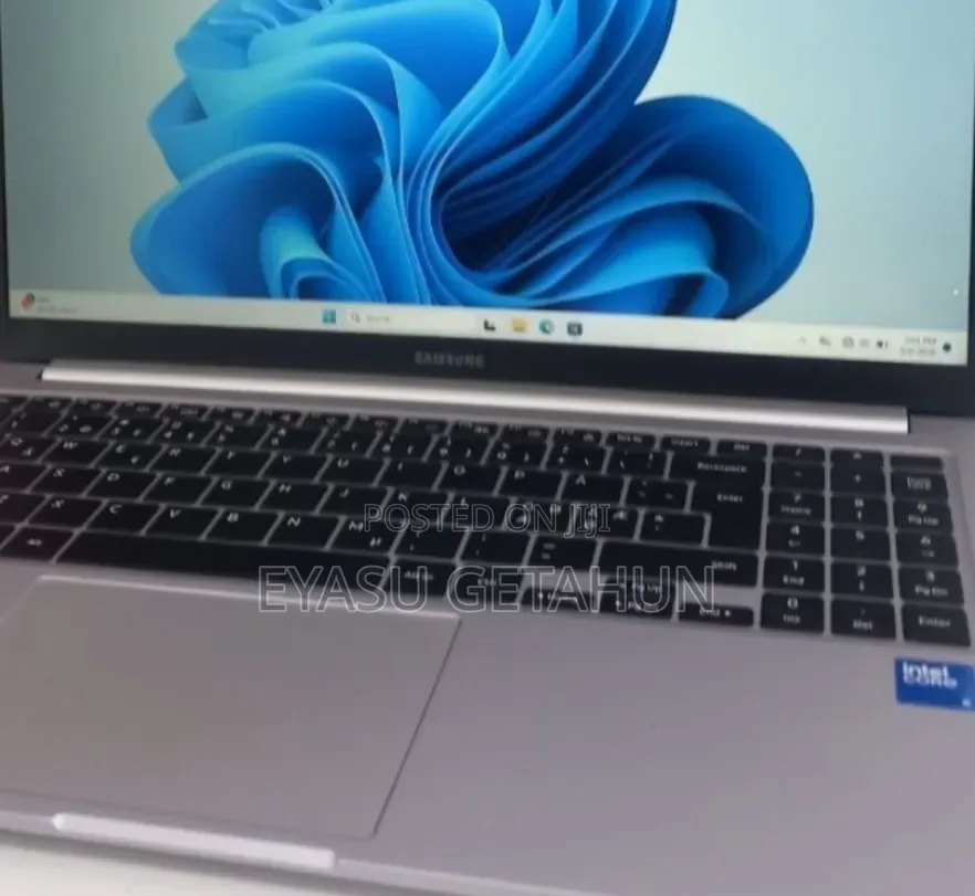 New Laptop Samsung Galaxy Book4 8GB Intel Core 5 SSD 512GB