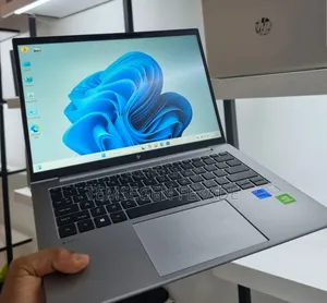 New Laptop HP ZBook Firefly G9 16GB Intel Core i7 SSD 512GB