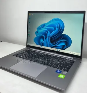 New Laptop HP ZBook Firefly G9 16GB Intel Core i7 SSD 512GB