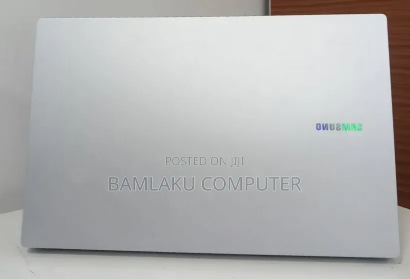 New Laptop Samsung Galaxy Book4 8GB Intel Core 5 SSD 512GB