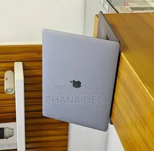 New Laptop Apple MacBook Pro 2018 32GB Intel Core i7 SSD 1T