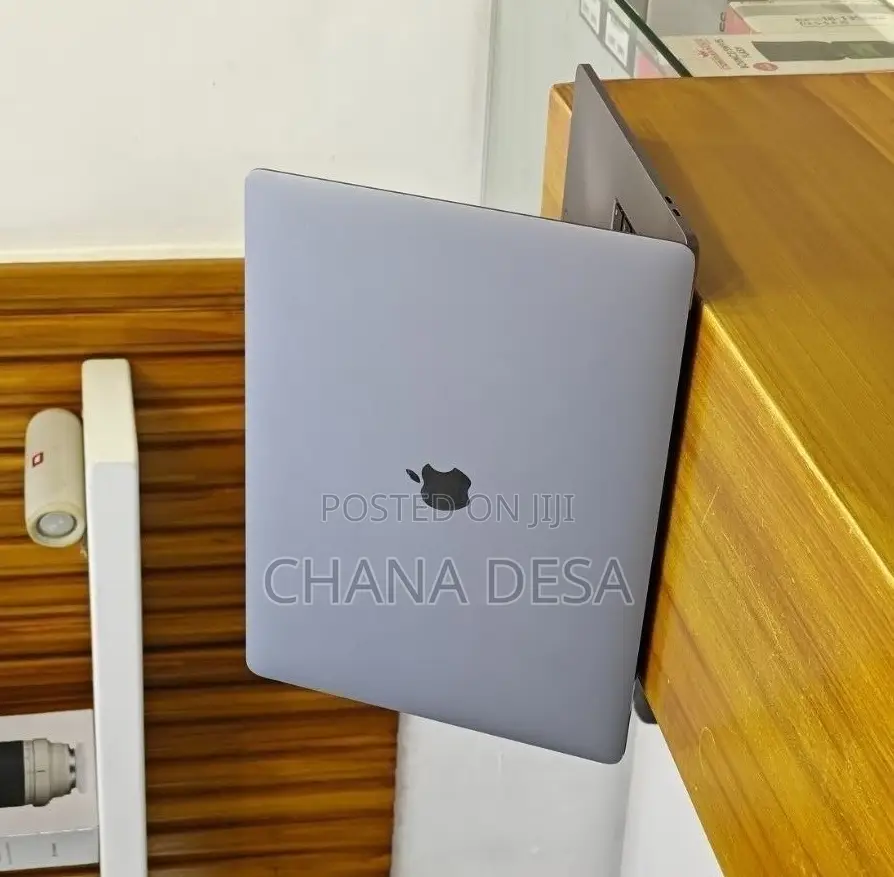 New Laptop Apple MacBook Pro 2018 32GB Intel Core i7 SSD 1T