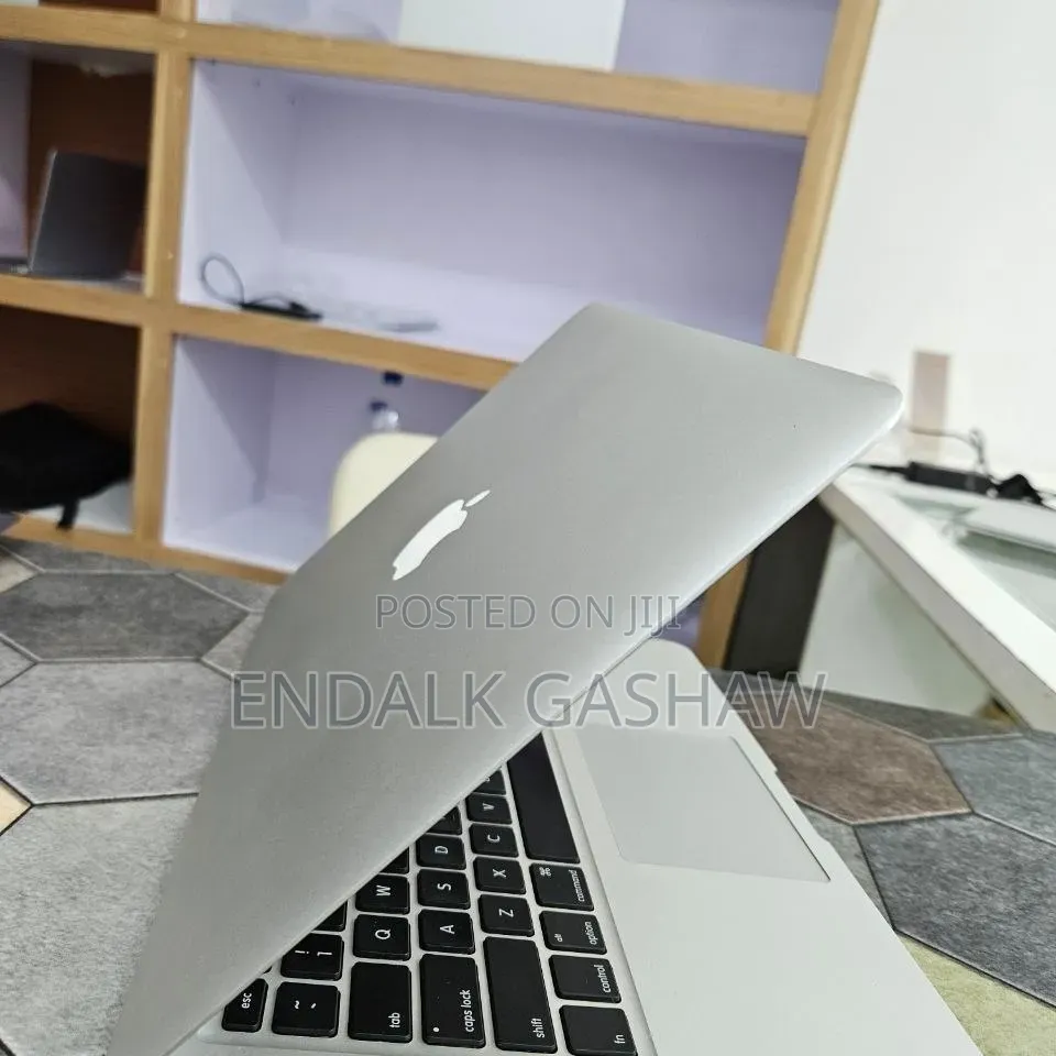 New Laptop Apple MacBook Air 2017 8GB Intel Core i5 SSD 256GB