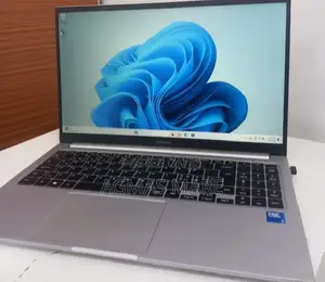 New Laptop Samsung Galaxy Book4 8GB Intel Core 5 SSD 512GB