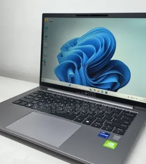 New Laptop HP ZBook Firefly G9 16GB Intel Core i7 SSD 512GB