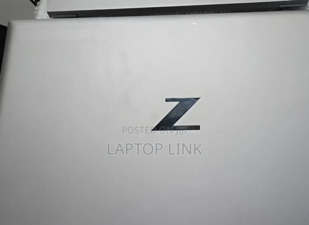 New Laptop HP ZBook Firefly G8 16GB Intel Core i7 SSD 512GB