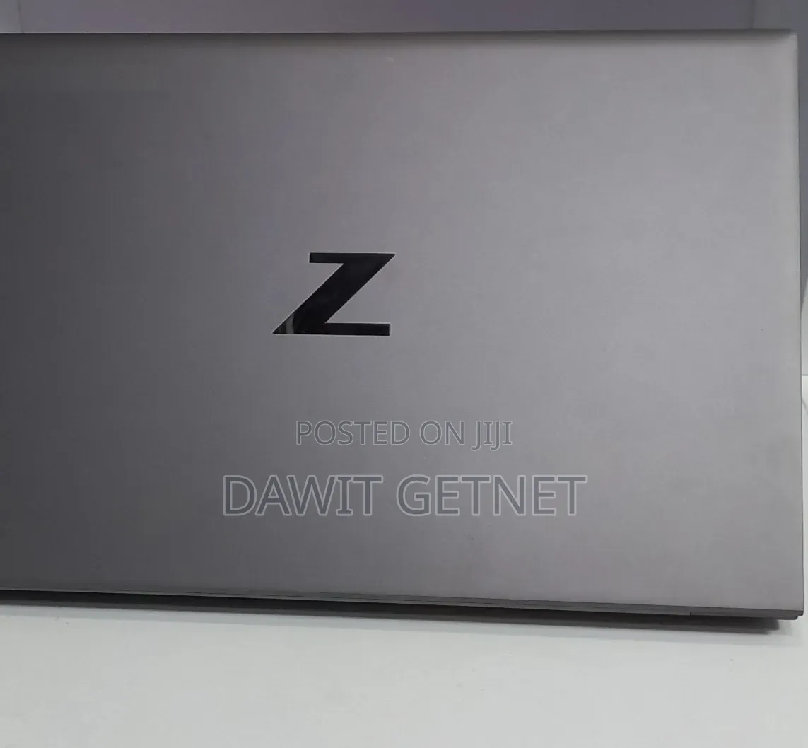 New Laptop HP ZBook Firefly G8 16GB Intel Core i7 SSD 512GB