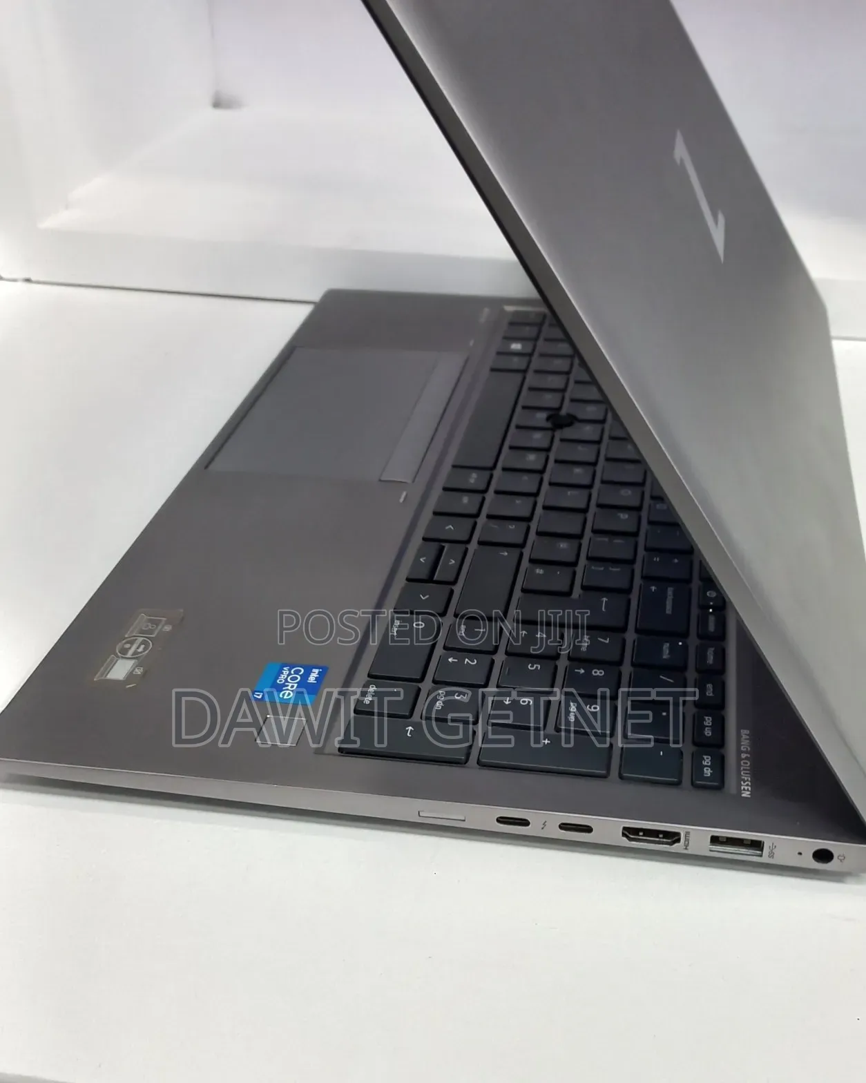 New Laptop HP ZBook Firefly G8 16GB Intel Core i7 SSD 512GB