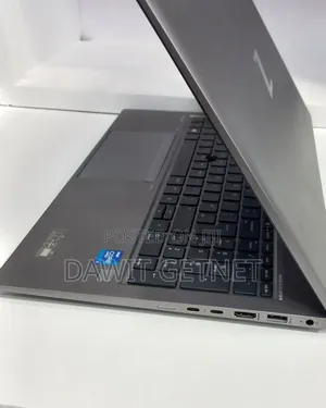 New Laptop HP ZBook Firefly G8 16GB Intel Core i7 SSD 512GB