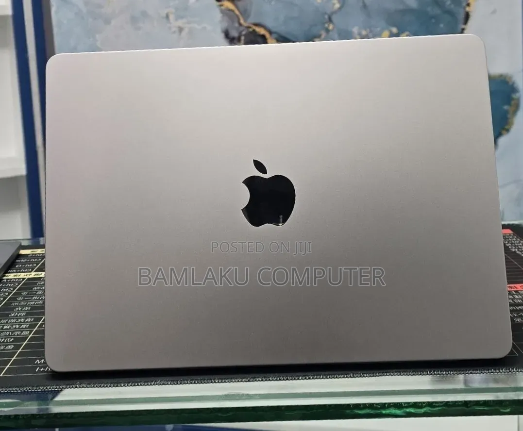 New Laptop Apple MacBook Air 2022 M2 16GB Apple M2 SSD 512GB