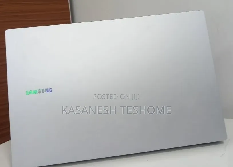 New Laptop Samsung Galaxy Book4 8GB Intel Core Ultra 5 SSD 512GB
