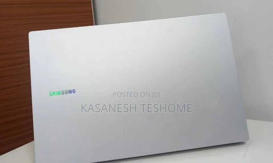 New Laptop Samsung Galaxy Book4 8GB Intel Core Ultra 5 SSD 512GB