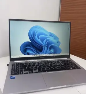New Laptop Samsung Galaxy Book4 8GB Intel Core 5 SSD 512GB