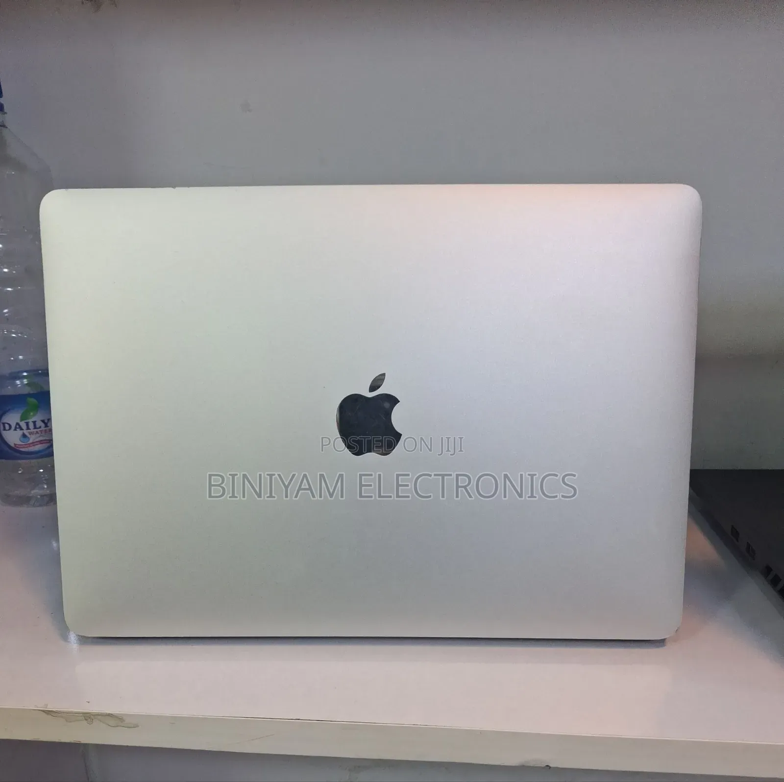 New Laptop Apple MacBook Air 2020 M1 8GB Apple M1 SSD 256GB