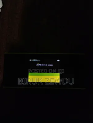 Huawei W05 Touchscreen Portable Wifi Router
