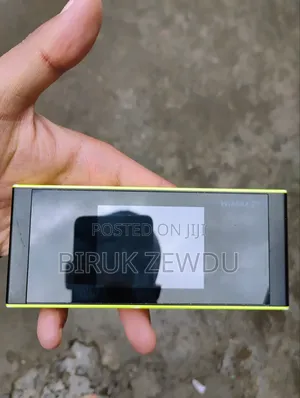Huawei W05 Touchscreen Portable Wifi Router