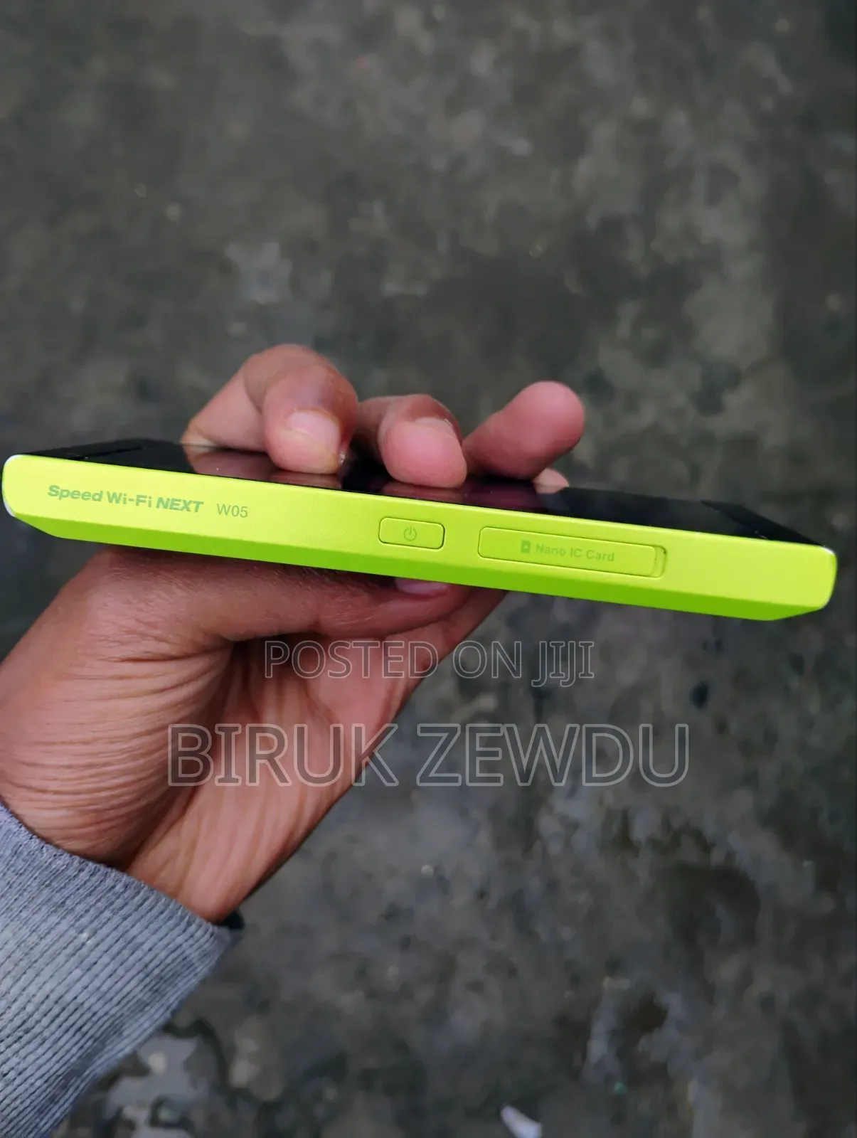 Huawei W05 Touchscreen Portable Wifi Router