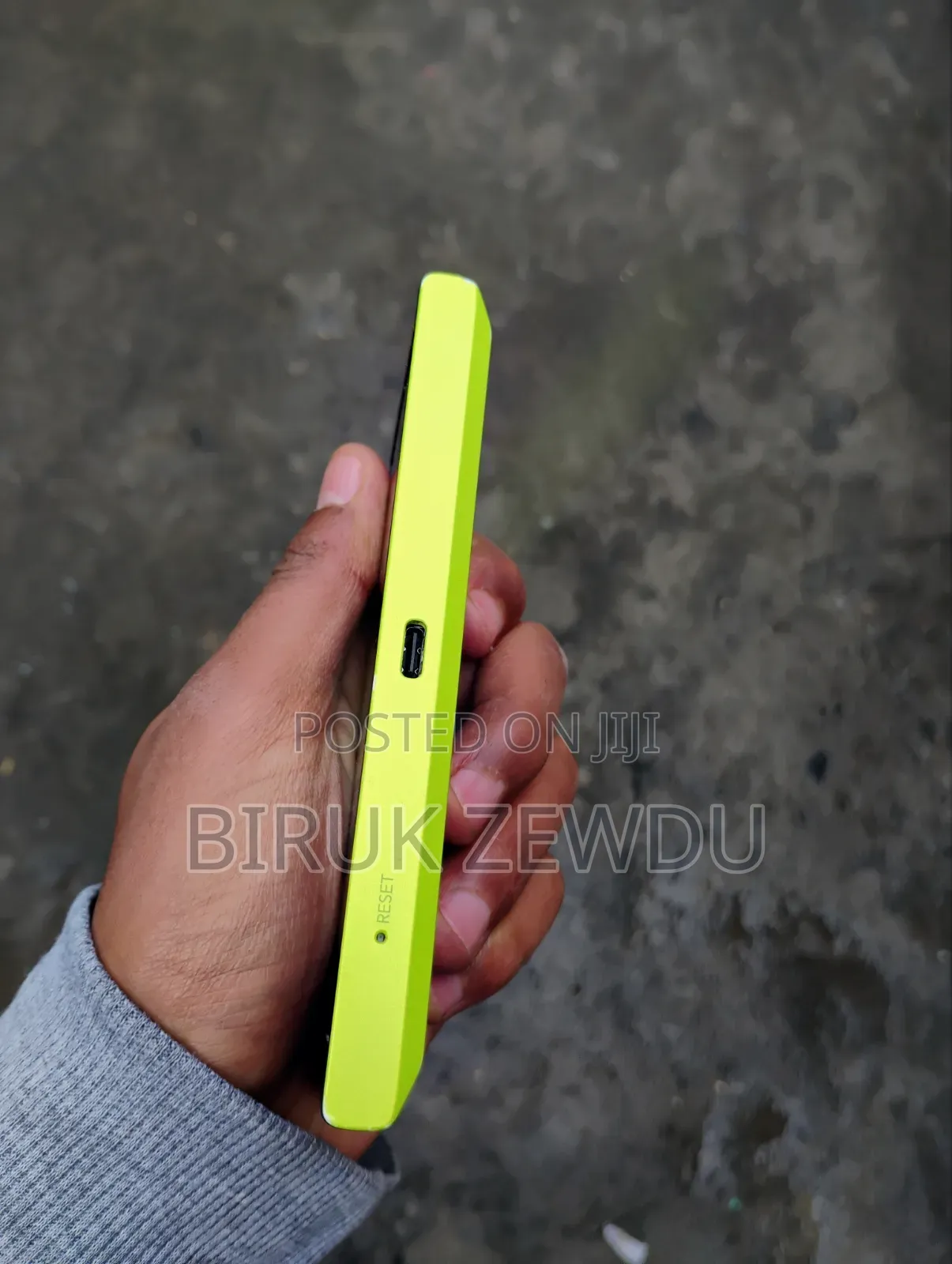 Huawei W05 Touchscreen Portable Wifi Router