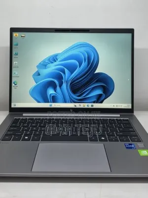 New Laptop HP ZBook Firefly G9 16GB Intel Core i7 SSD 512GB