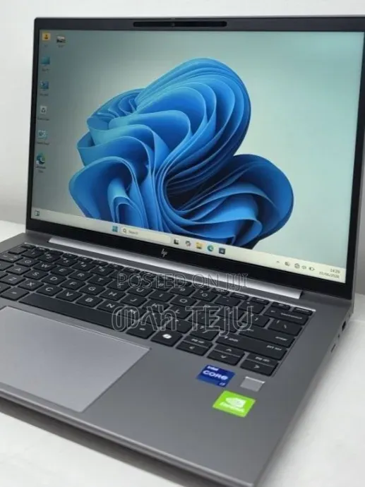 New Laptop HP ZBook Firefly G9 16GB Intel Core i7 SSD 512GB