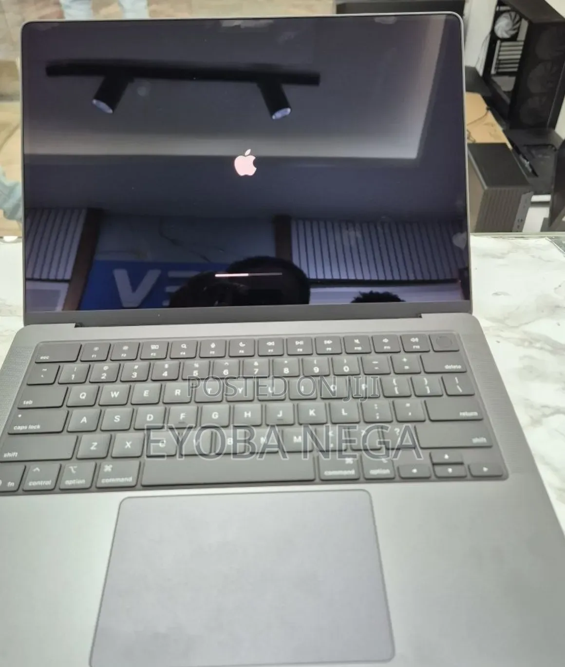 New Laptop Apple MacBook Pro 2025 M5 16GB Apple M5 Pro SSD 1T