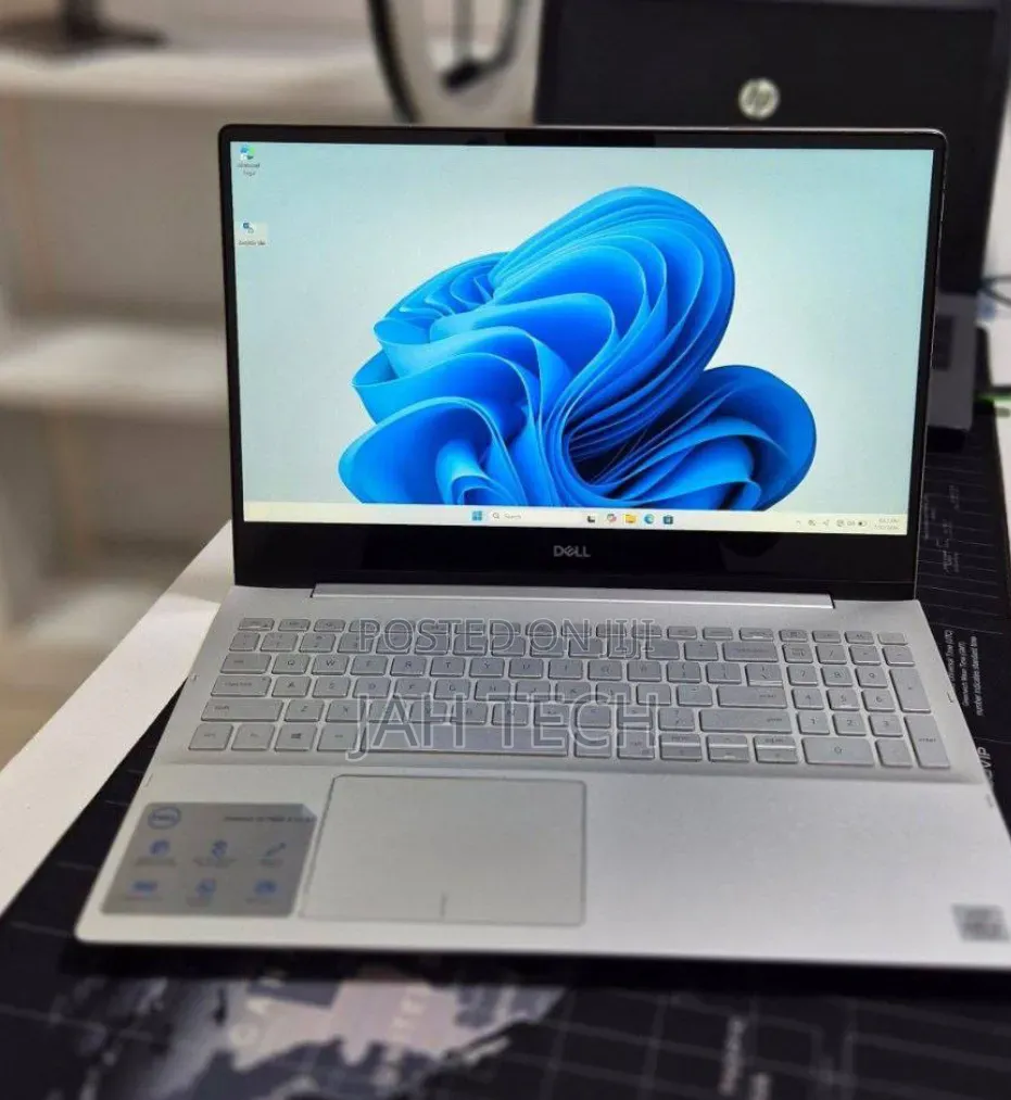 New Laptop Dell Inspiron 15 8GB Intel Core i5 SSD 256GB