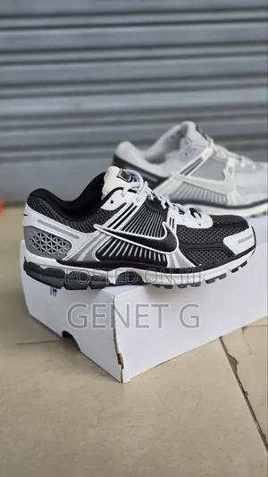 Nike Vomero 5