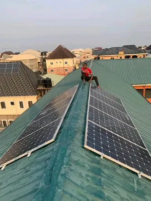 Solar Panel Hybrid Invertor and Lithium Ion Batteries