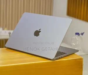 New Laptop Apple MacBook Air 2022 M2 8GB Apple M2 SSD 256GB