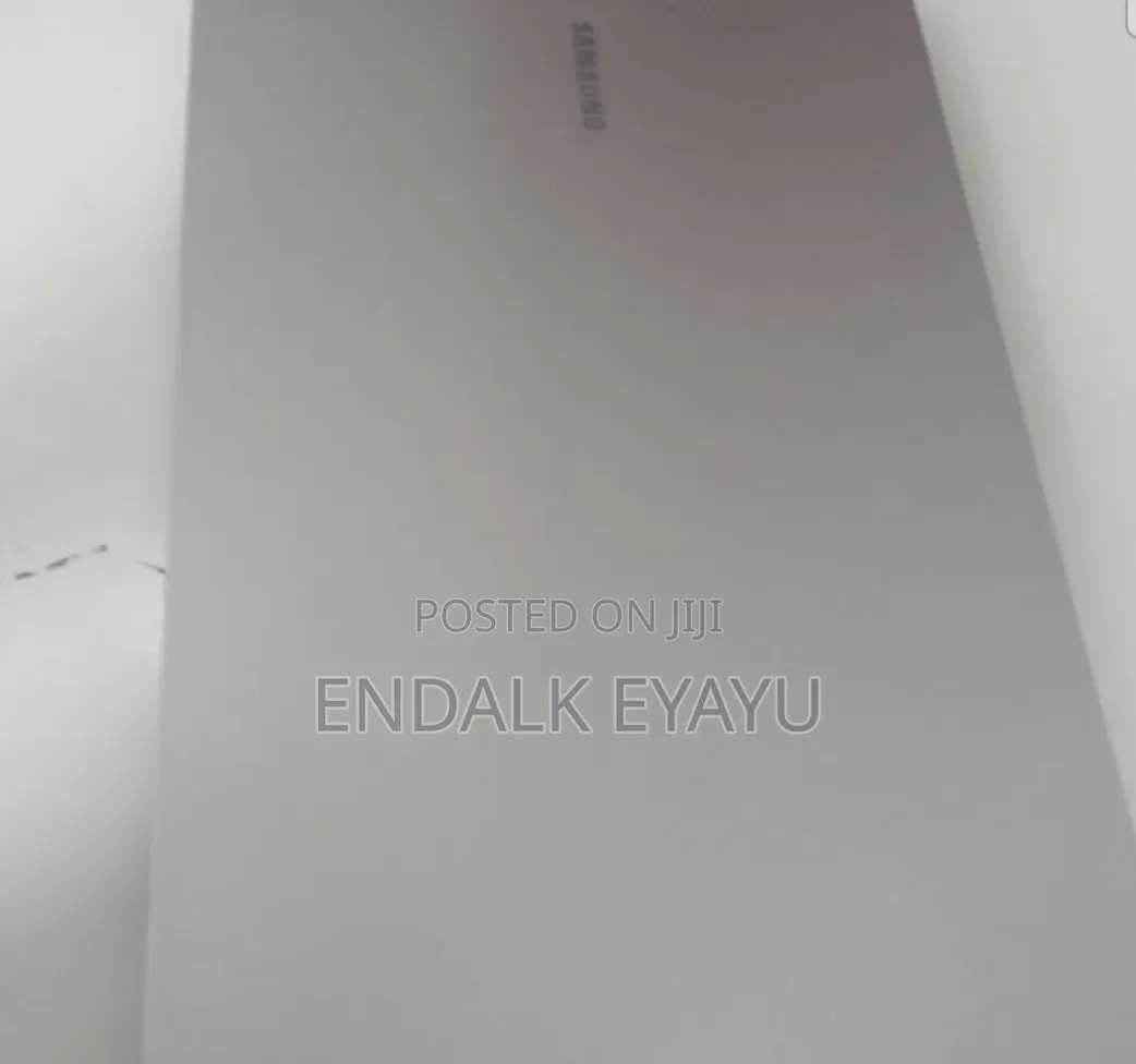 New Laptop Samsung Galaxy Book4 8GB Intel Core 5 SSD 512GB
