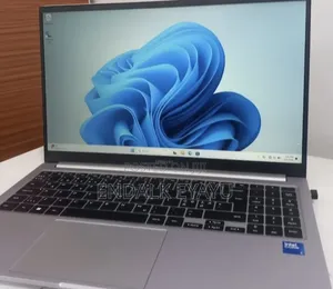 New Laptop Samsung Galaxy Book4 8GB Intel Core 5 SSD 512GB