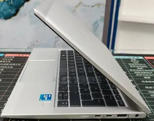 New Laptop HP EliteBook 830 G8 16GB Intel Core i5 SSD 512GB