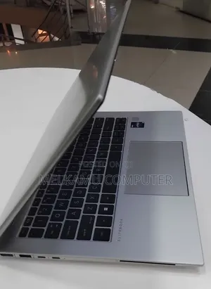 New Laptop HP EliteBook 840 G10 16GB Intel Core i7 SSD 512GB