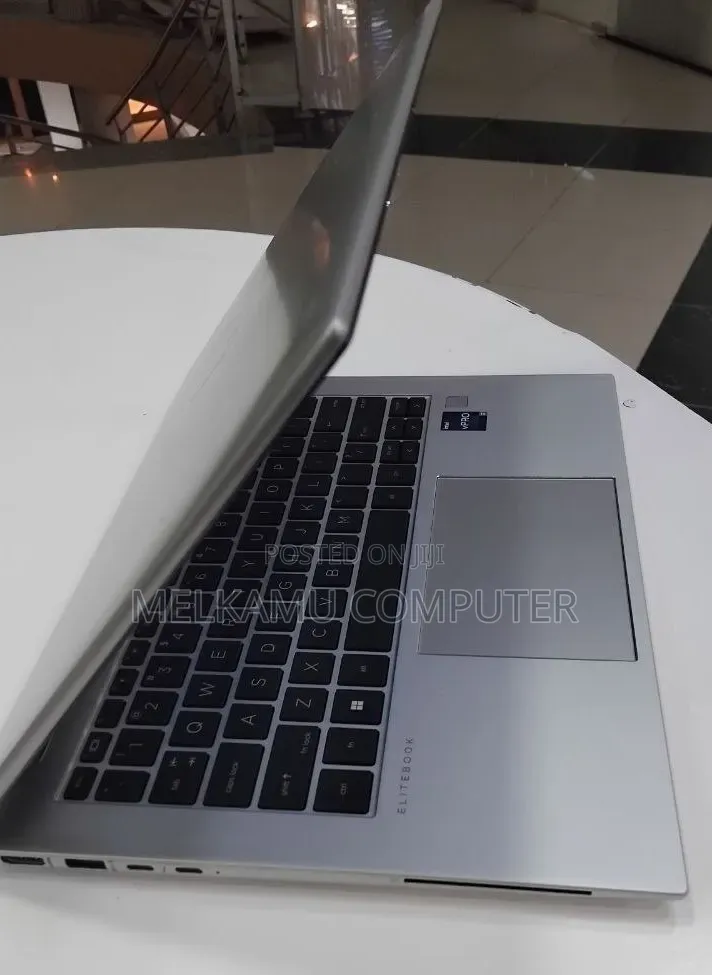 New Laptop HP EliteBook 840 G10 16GB Intel Core i7 SSD 512GB
