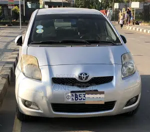 Toyota Yaris Base Hatchback 5dr 2010 Black