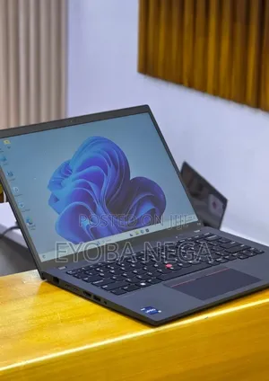 New Laptop Lenovo ThinkPad T14 G4 16GB Intel Core i5 SSD 512GB