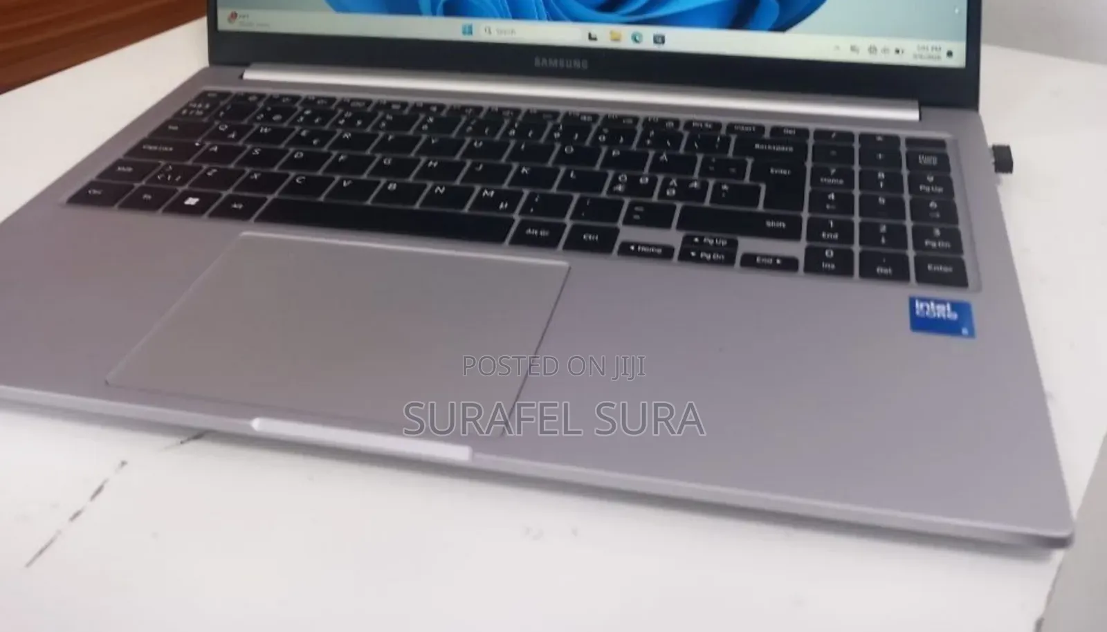 New Laptop Samsung Galaxy Book4 8GB Intel Core i5 SSD 512GB