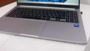 New Laptop Samsung Galaxy Book4 8GB Intel Core i5 SSD 512GB
