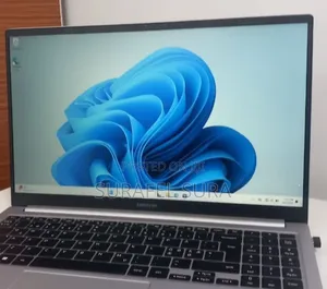 New Laptop Samsung Galaxy Book4 8GB Intel Core i5 SSD 512GB