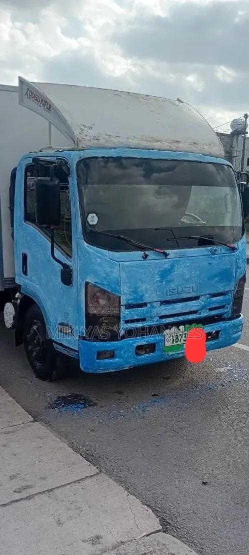 Isuzu NQR 2012 White