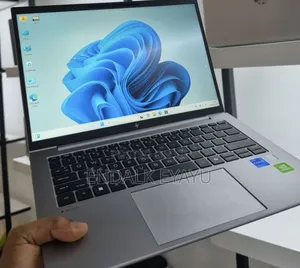 New Laptop HP ZBook Firefly G9 16GB Intel Core i7 SSD 512GB