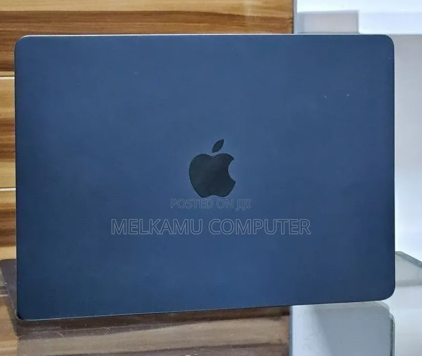 New Laptop Apple MacBook Air 2025 M4 16GB Apple M4 SSD 256GB
