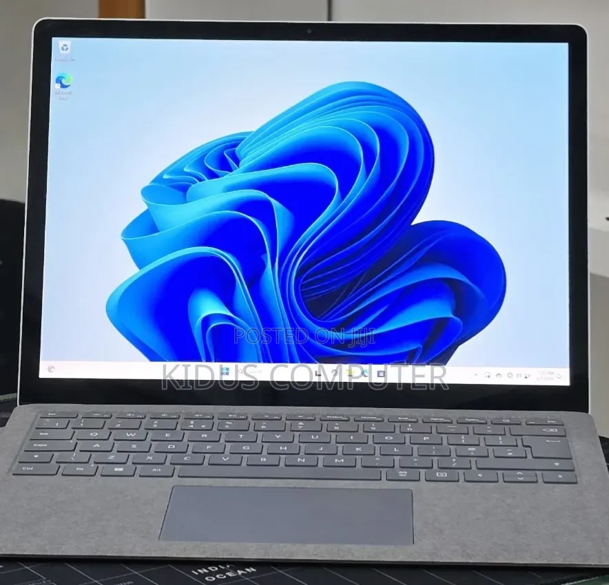 New Laptop Microsoft Surface 16GB Intel Core i5 SSD 512GB
