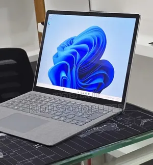 New Laptop Microsoft Surface 16GB Intel Core i5 SSD 512GB