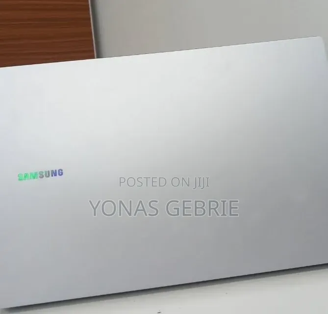 New Laptop Samsung Galaxy Book4 8GB Intel Core 5 SSD 512GB