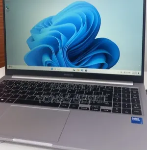 New Laptop Samsung Galaxy Book4 8GB Intel Core 5 SSD 512GB