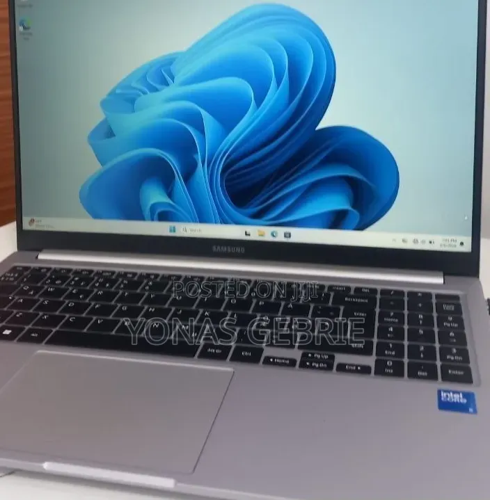 New Laptop Samsung Galaxy Book4 8GB Intel Core 5 SSD 512GB